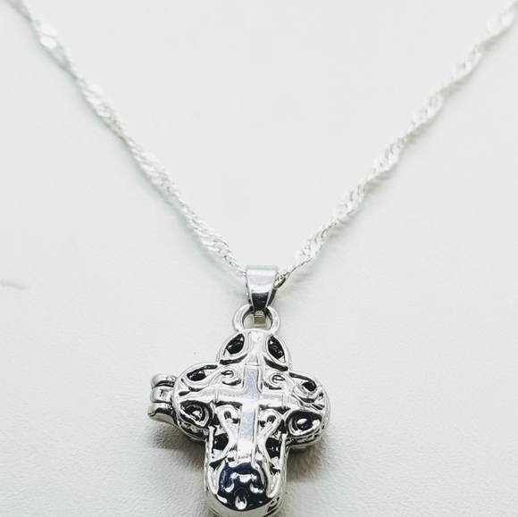 925 *  Silver Open Work Cross Pendant - Picture 4 of 9